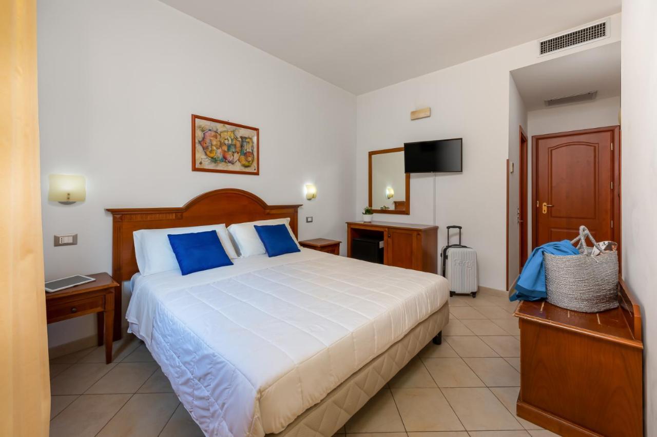 Helios Hotel سان فيتو لو كابو المظهر الخارجي الصورة