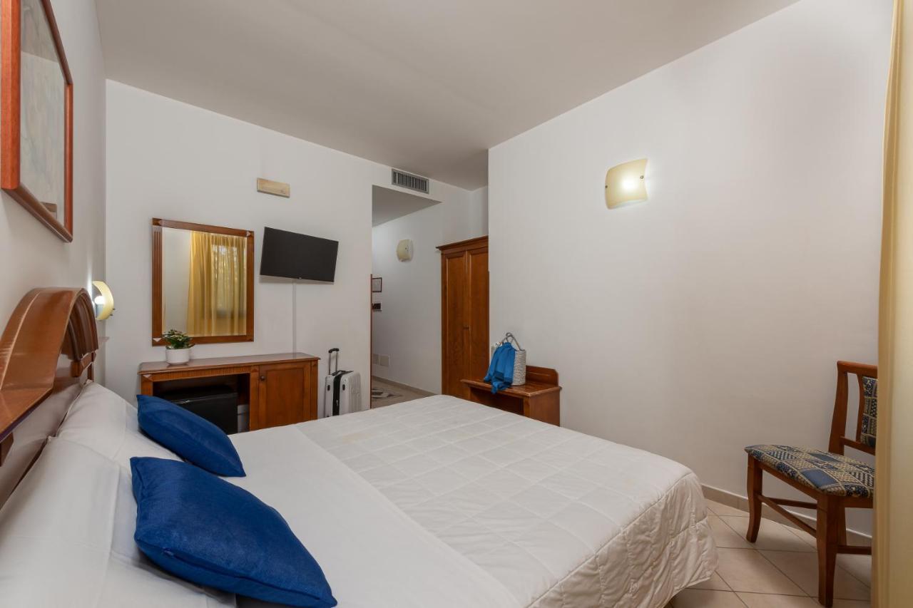 Helios Hotel سان فيتو لو كابو المظهر الخارجي الصورة