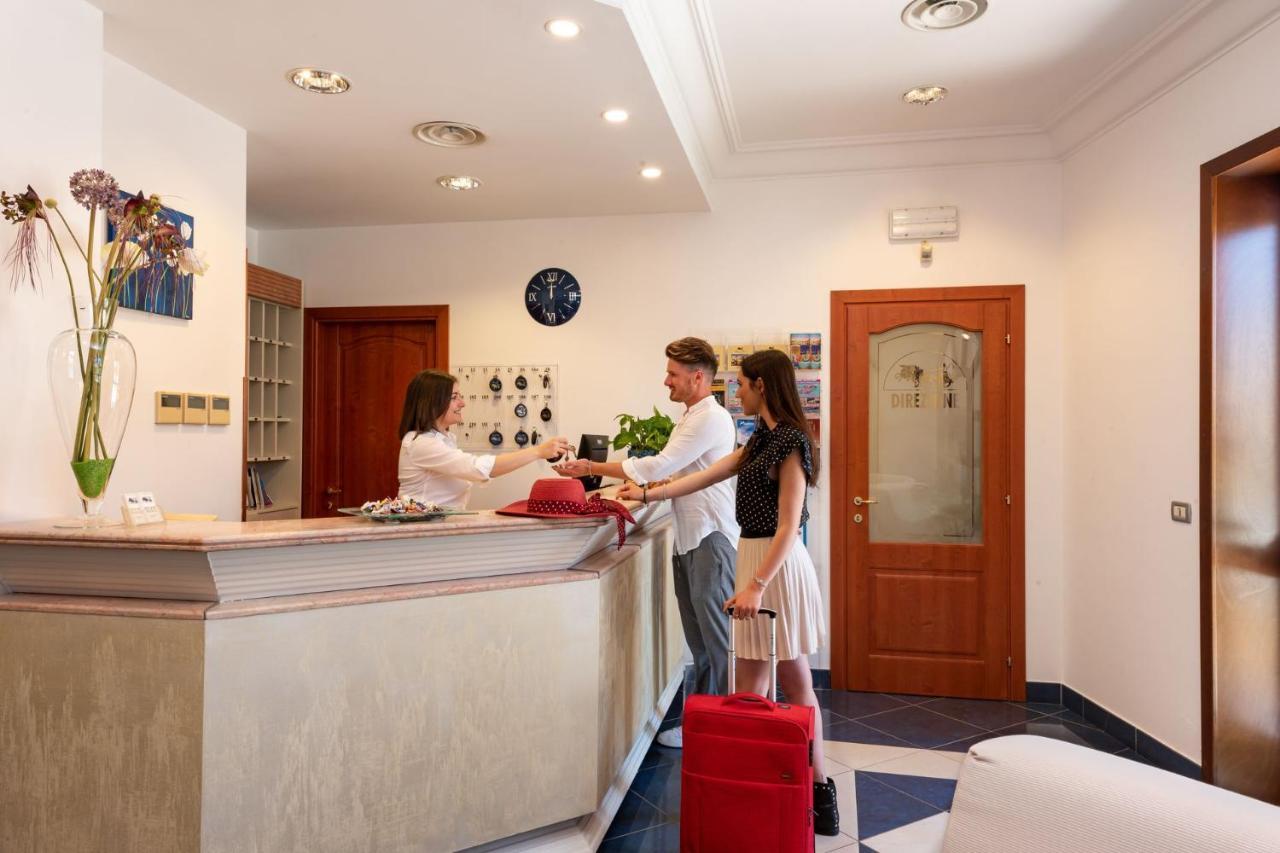 Helios Hotel سان فيتو لو كابو المظهر الخارجي الصورة